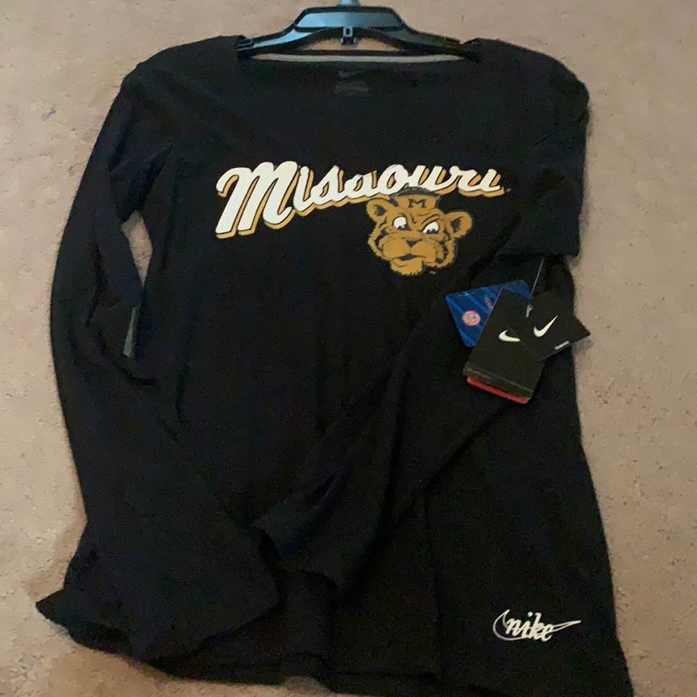 Nike women’s Missouri long sleeve shirt